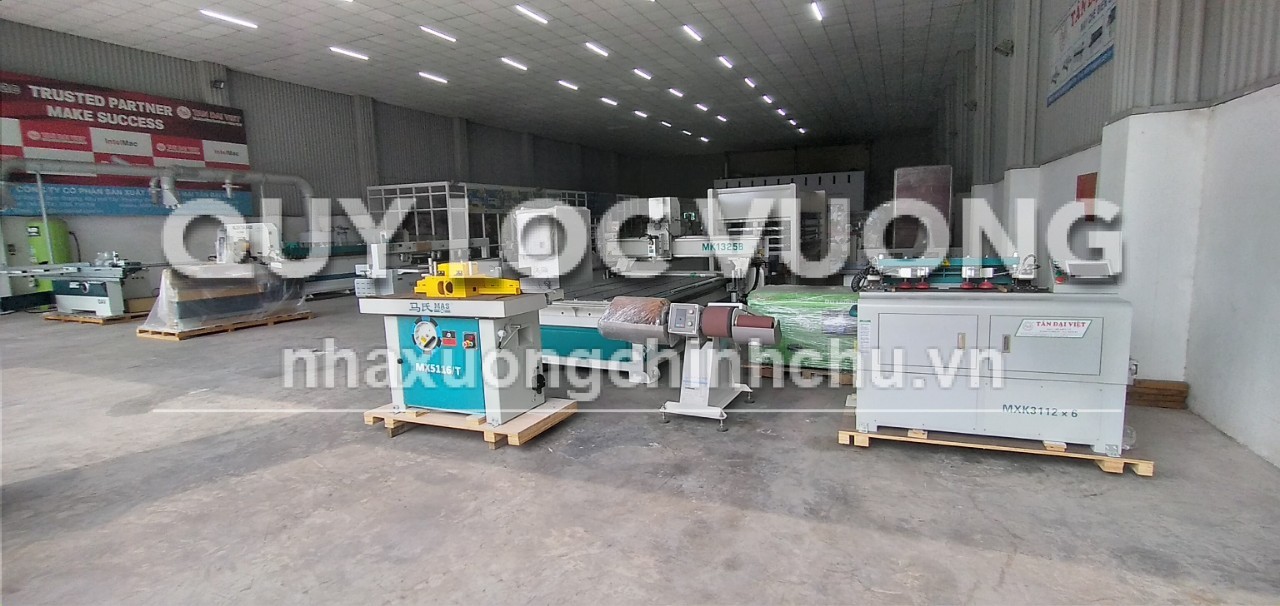 Cho thuê xưởng 900m2 mặt tiền QL13 Vĩnh Phú, Thuận An, BD, 180tr/tháng