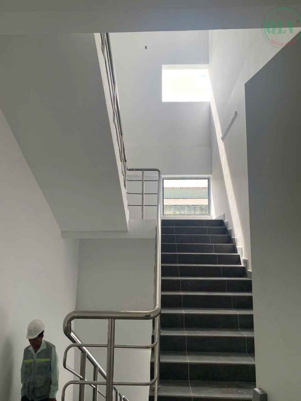 Cho thuê xưởng 3 tầng 8.100m2 ở KCN VSIP 1, Thuận An, BD, 4 usd/m2