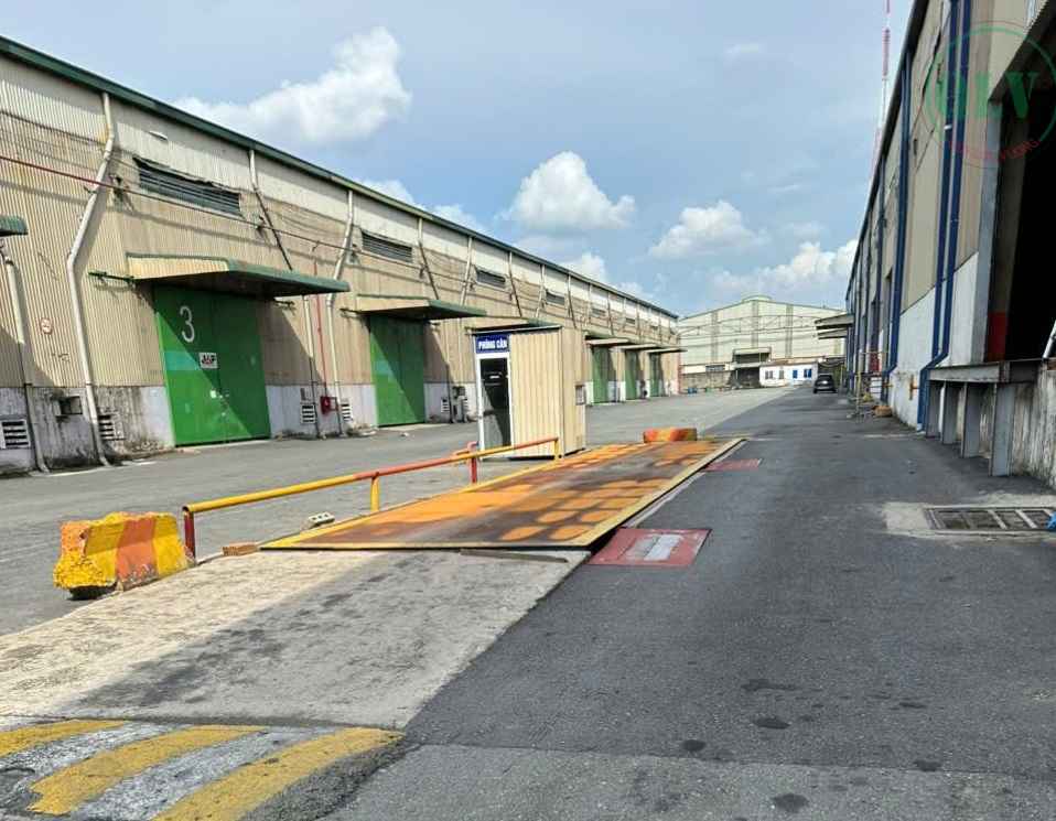 Cho thuê 2 kho lớn tổng 35.000m2 ở KCN Sóng Thần, Dĩ An, BD, 3.8 USD/m2